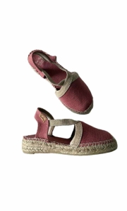 espadryle na niskiej koturnie