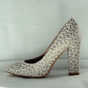 Castello czółenka ze skóry na słupku