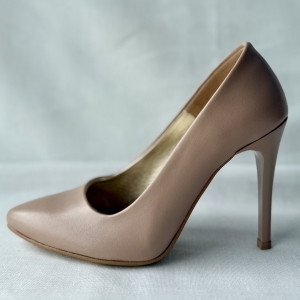 EVA KRAUSE beige heels