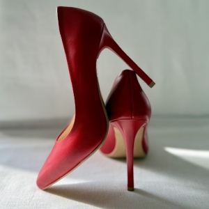 czerwone szpilki ze skóry 33