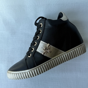 modne czarne sneakersy ze skóry