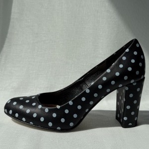 Skórzane Czółenka w Czarne Grochy na Obcasie Noir Dots