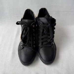 sznurowane buty damskie